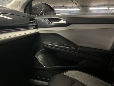 Used 2022 Volkswagen Taos SEL w/ Panoramic Sunroof Package FWD image 31