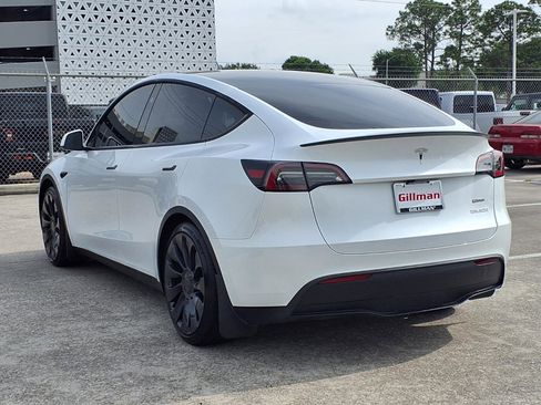 Used 2024 Tesla Model Y Performance AWD/4WD image 3