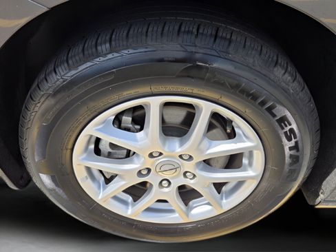 Used 2023 Chrysler Pacifica Touring-L FWD image 30