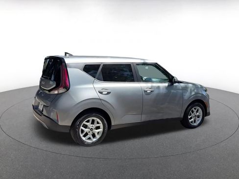 Used 2025 Kia Soul LX w/ LX Technology Package FWD image 16
