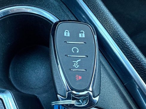 Used 2023 Chevrolet Traverse LT image 47