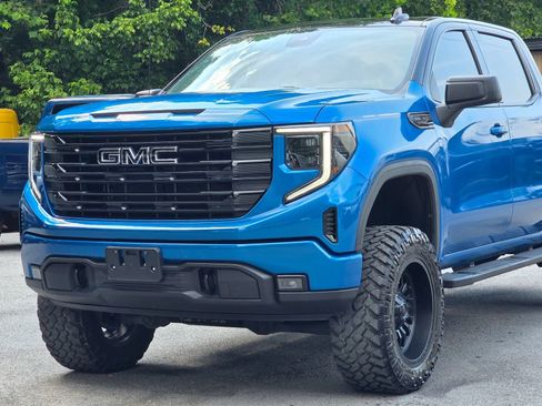 Used 2022 GMC Sierra 1500 Elevation AWD/4WD image 2
