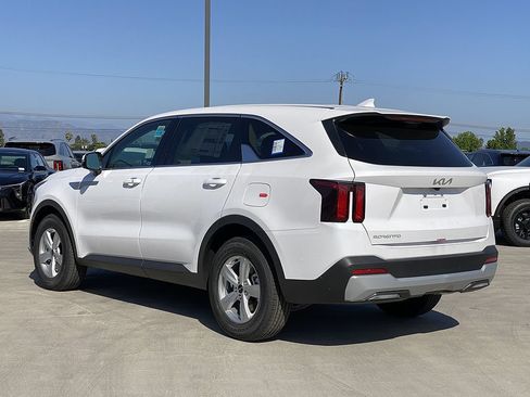 New 2026 Kia Sorento LX FWD image 6
