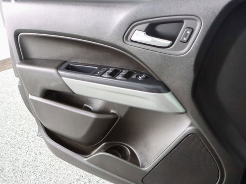 Used 2022 Chevrolet Colorado LT w/ Luxury Package image 22