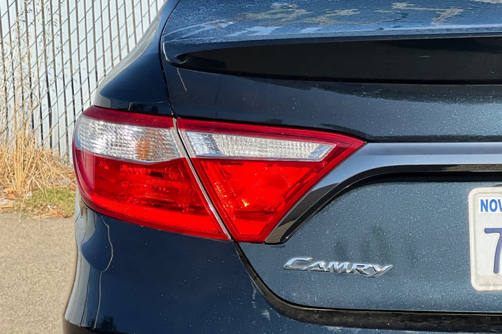 Used 2016 Toyota Camry SE FWD image 23