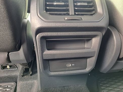 Used 2025 Volkswagen Taos SE image 23