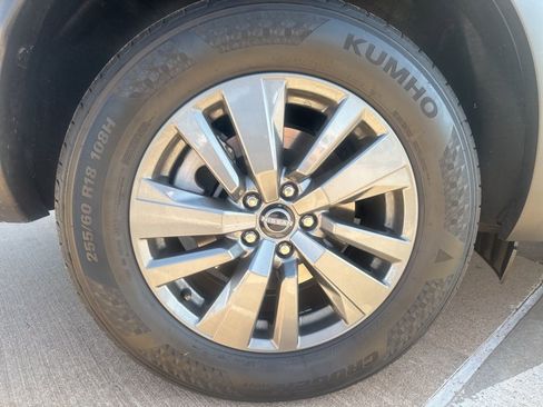 Used 2025 Nissan Pathfinder SV image 7