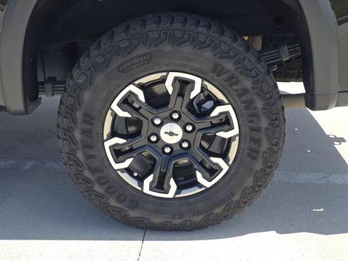 Used 2025 Chevrolet Silverado 1500 ZR2 AWD/4WD image 11