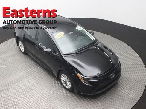 Used 2023 Toyota Corolla LE w/ LE Convenience Package image 3