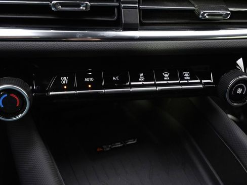 Used 2025 Chevrolet Equinox EV LT w/ Convenience Package image 30