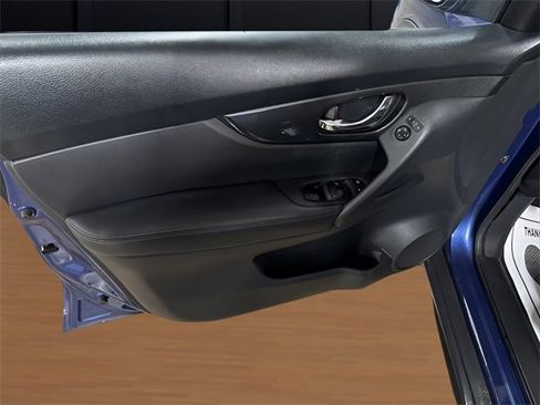 Used 2019 Nissan Rogue SV image 10