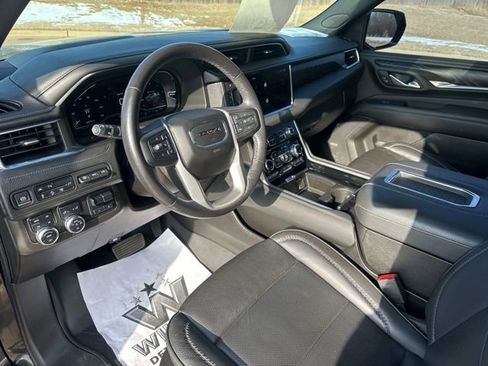 Used 2022 GMC Yukon XL Denali w/ Denali Ultimate Package image 12