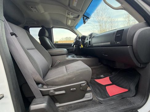 Used 2011 Chevrolet Silverado 2500 LT w/ Interior Plus Package image 10