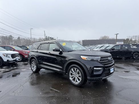 Certified 2022 Ford Explorer XLT w/ Equipment Group 202A image 9