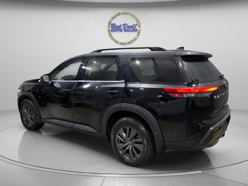 Used 2022 Nissan Pathfinder SV w/ SV Premium Package AWD/4WD image 2