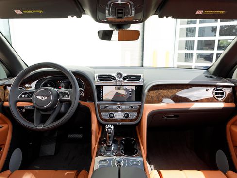 Certified 2023 Bentley Bentayga Extended Wheelbase AWD/4WD image 51