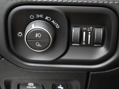 Used 2019 RAM 1500 Limited AWD/4WD image 16