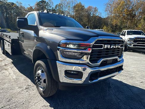 New 2025 RAM 5500 4x4 Regular Cab image 5