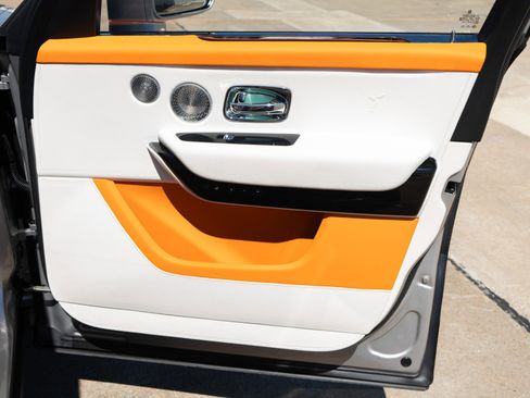 Used 2022 Rolls-Royce Cullinan w/ Cullinan Package image 31