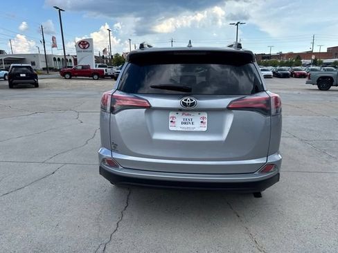 Used 2017 Toyota RAV4 LE FWD image 6