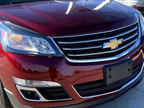 Used 2017 Chevrolet Traverse LT image 27