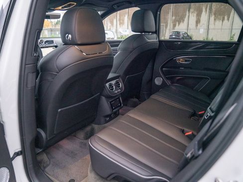 Used 2022 Bentley Bentayga image 24