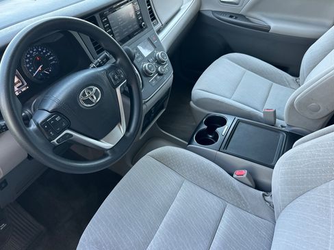 Certified 2018 Toyota Sienna LE FWD image 9