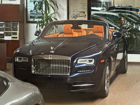 Used 2016 Rolls-Royce Dawn RWD image 4