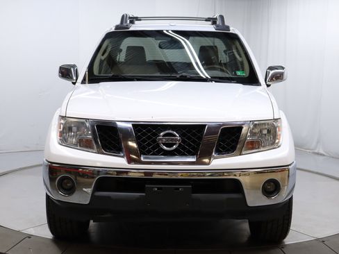 Used 2011 Nissan Frontier SL image 3