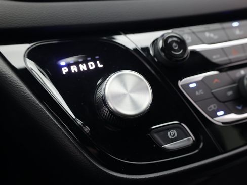 Used 2025 Chrysler Pacifica Select FWD image 24