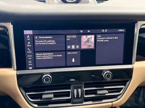 Certified 2022 Porsche Macan image 29