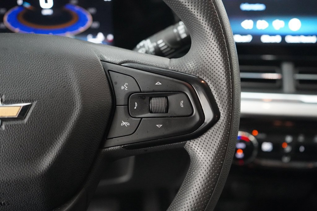 Used 2025 Chevrolet Trax LT FWD image 22