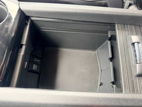 Used 2017 Honda Pilot Elite image 51