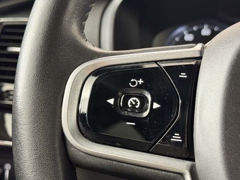 Used 2018 Volvo XC90 T6 Momentum w/ Convenience Package AWD/4WD image 21