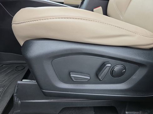 Used 2023 Ford Explorer XLT w/ Equipment Group 202A image 30