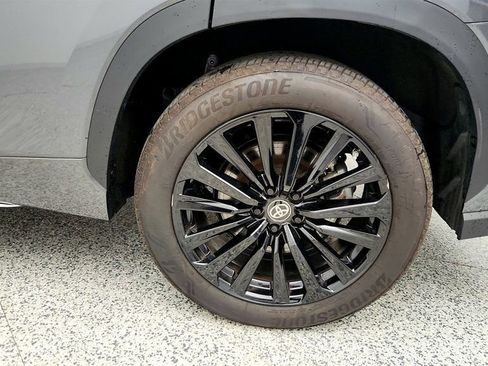 Used 2023 Toyota Highlander XSE AWD/4WD image 9