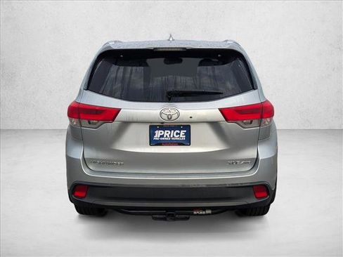 Used 2018 Toyota Highlander XLE AWD/4WD image 7