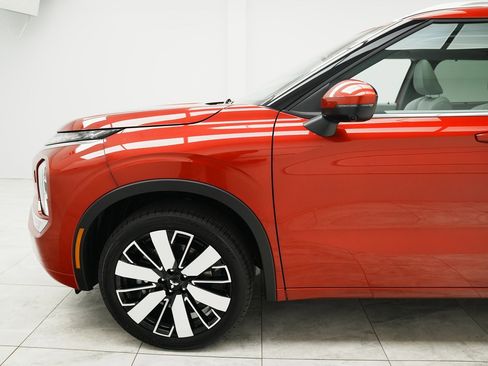 New 2025 Mitsubishi Outlander SEL image 13