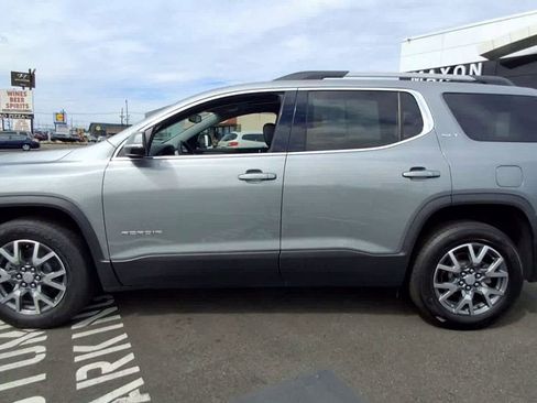Certified 2023 GMC Acadia SLT w/ Preferred Package image 5