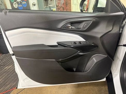 New 2026 Chevrolet Trax LT w/ LT Convenience Package FWD image 13