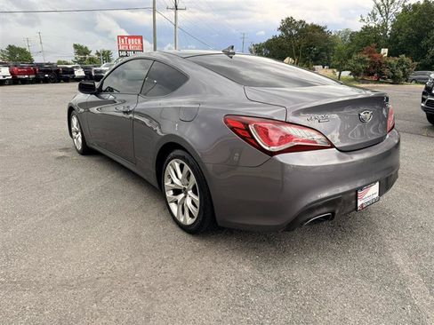 Used 2016 Hyundai Genesis 3.8 RWD image 7