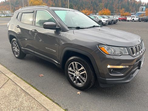 Used 2020 Jeep Compass Latitude image 4