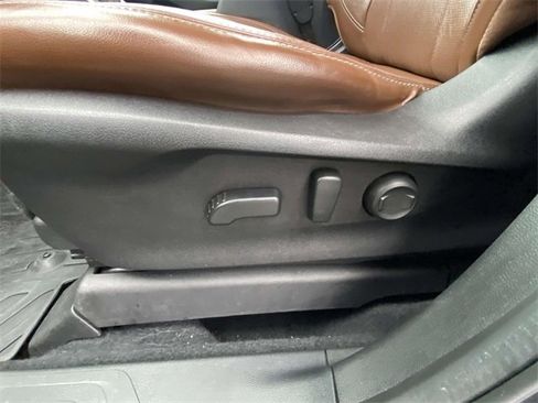 Used 2019 Subaru Ascent Touring w/ Popular Package #3 image 18