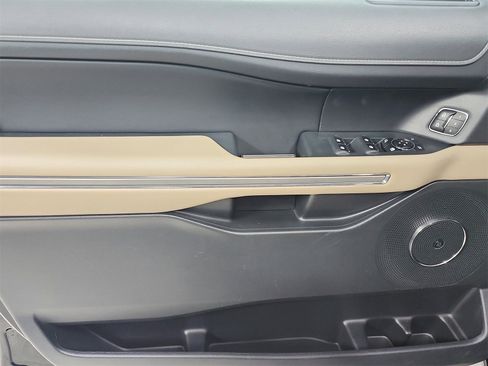 Used 2023 Ford Expedition Max Limited image 36