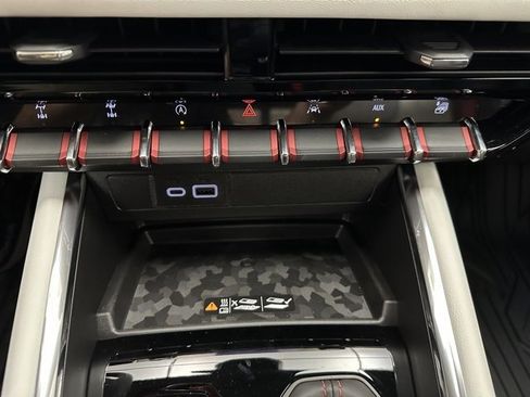 New 2025 GMC Canyon AT4 w/ AT4X Package image 9