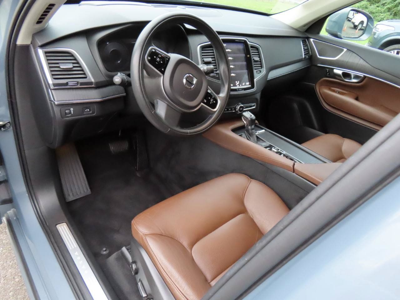 Used 2020 Volvo XC90 T6 Momentum AWD/4WD image 9