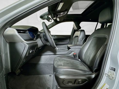 Used 2023 Jeep Grand Cherokee Altitude image 18