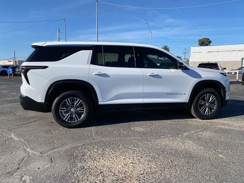 Used 2024 Chevrolet Traverse LS image 5