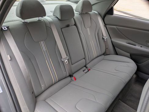 Used 2025 Hyundai Elantra SEL FWD image 27