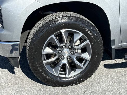 Used 2024 Chevrolet Silverado 1500 LT AWD/4WD image 30
